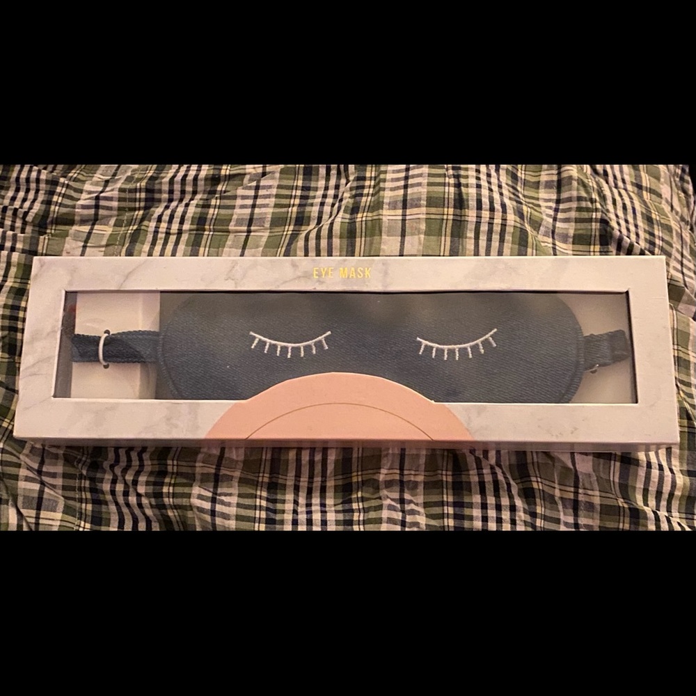 Cute Eyelash themed sleep mask - brand new in box